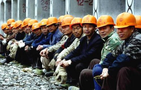 復(fù)產(chǎn)企業(yè)缺工嚴(yán)重，搬運幫“即時工”來打通